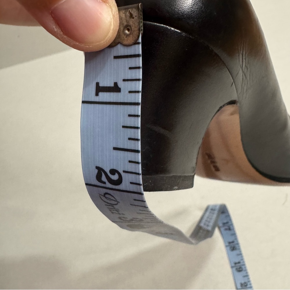 Salvatore Ferragamo Black Leather Cap Toe Pumps Size 8AA Block Heel Italy - Picture 7 of 7